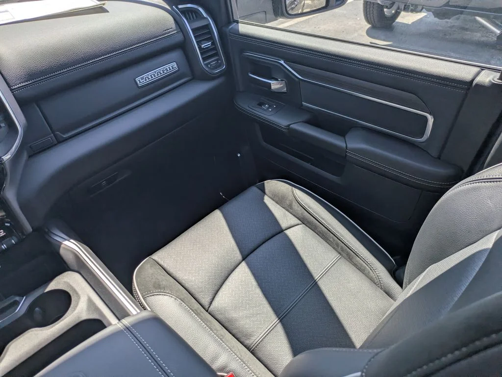 New 2026 Granite Crystal Metallic Clear-Coat Exterior Paint RAM Laramie image 18