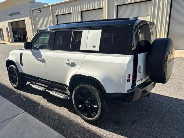 Used 2022  Land Rover X-Dynamic HSE image 6