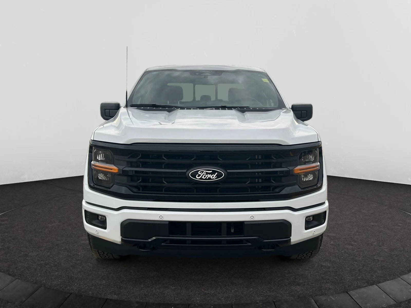 New 2026 Oxford White Ford XLT image 8