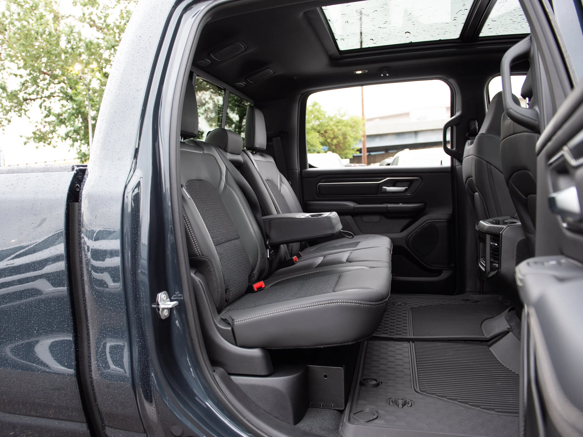 New 2026 Blue RAM Sport* Crew Cab 4x4, Panoramic Sunroof, Heated Seats/Wheel, Nav image 26