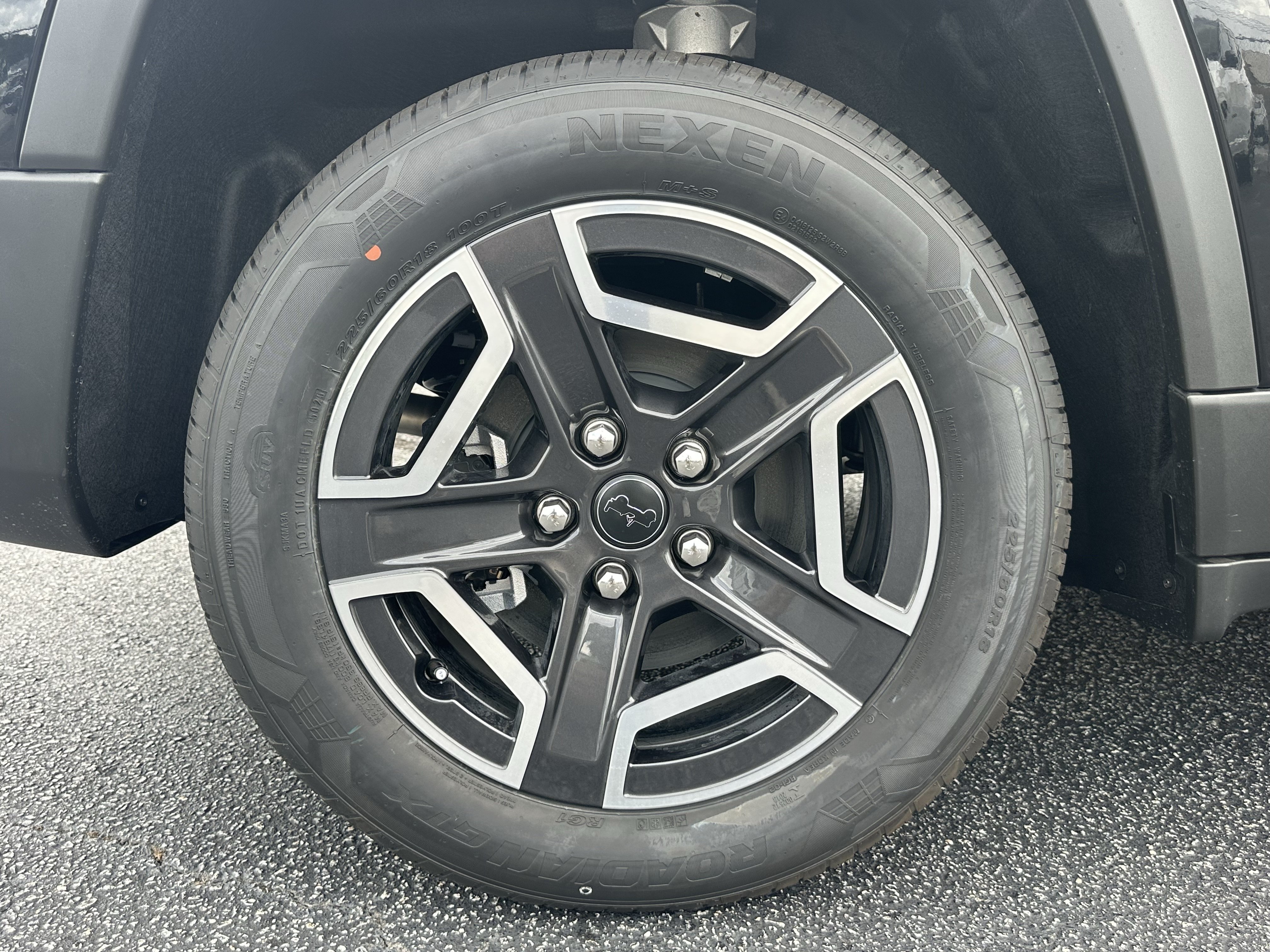 New 2026 Diamond Black Crystal Pearlcoat Jeep Laredo image 18