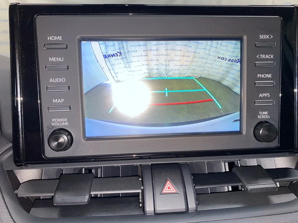 Used 2019 White Toyota LE image 21