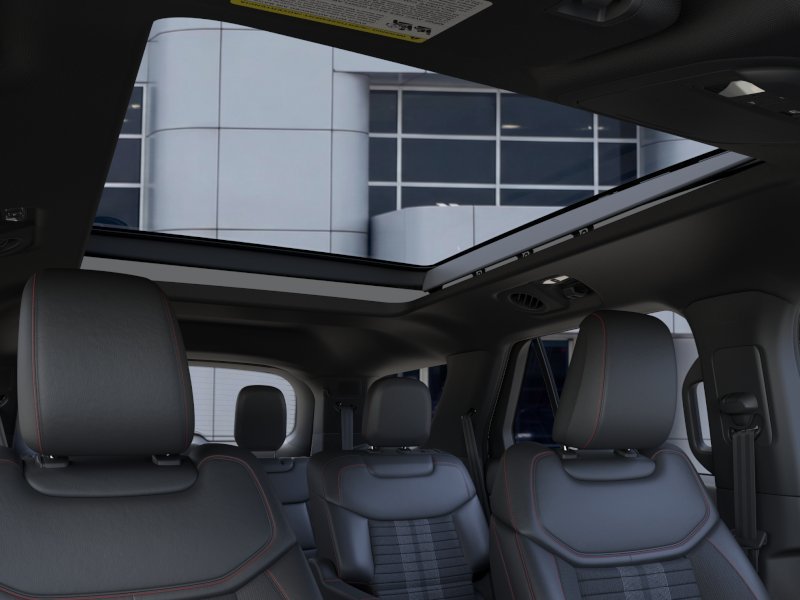 New 2026 Star White Metallic Tri-Coat Ford ST-Line image 35