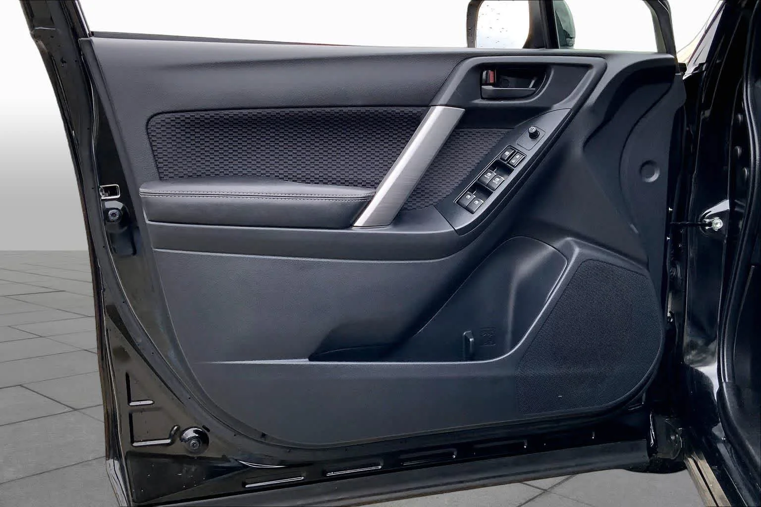 Used 2018 Crystal Black Silica Subaru Premium image 22