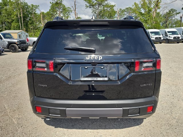 New 2026 Diamond Black Crystal Pearl-Coat Exterior Paint Jeep Limited image 5