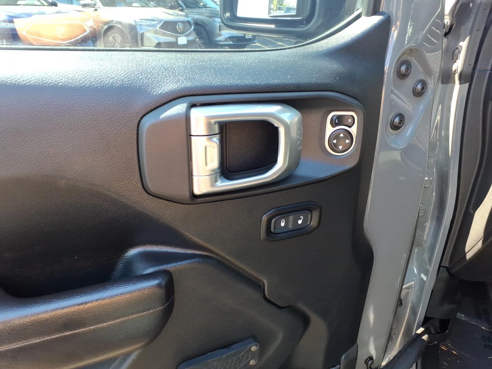 Used 2020 GRAY Jeep Sport S image 22