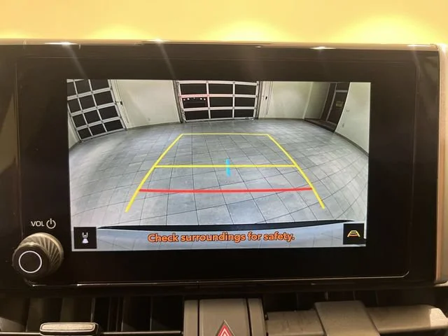 2025 Toyota RAV4 XLE - Photo 14