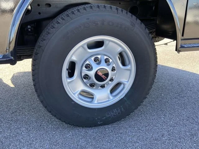 New 2024 Summit White GMC Pro image 33