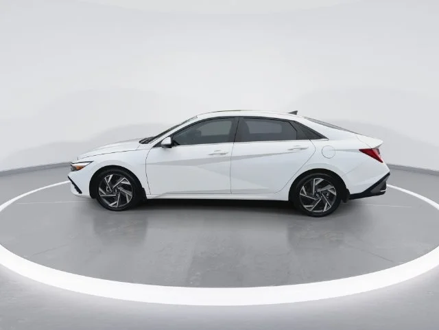 Used 2025 White Hyundai Limited image 5