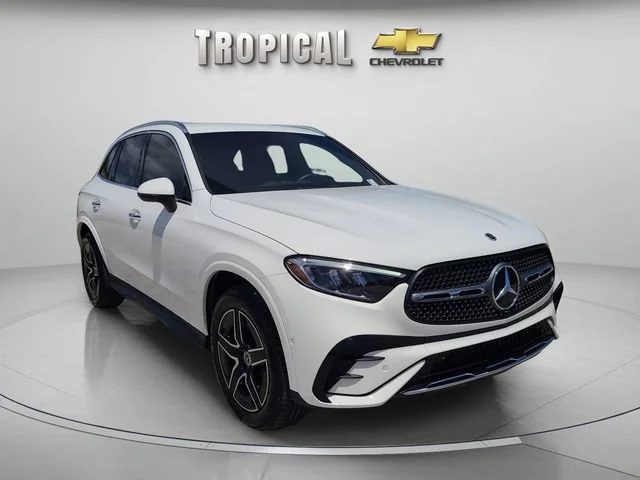 Used 2025 White Mercedes-Benz GLC 300 image 4