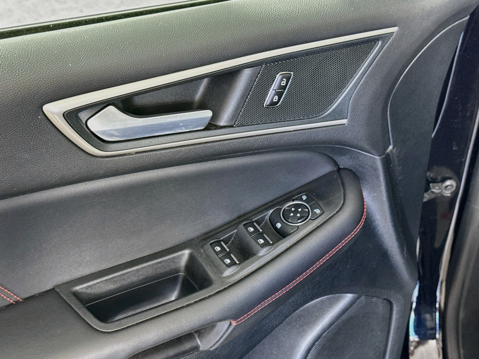 Used 2024 Agate Black Metallic Ford ST-Line image 18