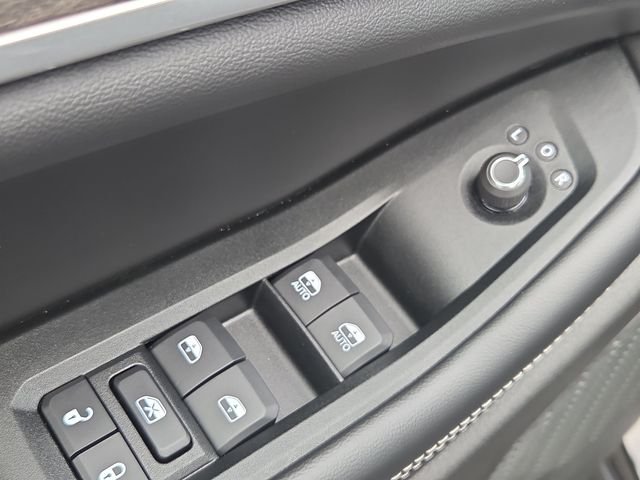 Used 2026 Diamond Black Jeep Limited image 23