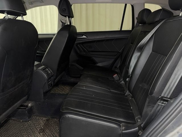 Used 2022 Silver Volkswagen SE image 17