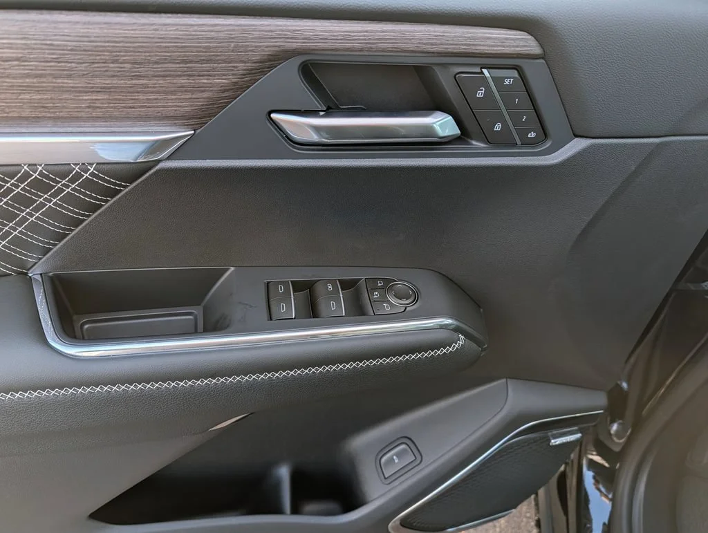 2026 GMC Acadia Denali - Photo 13