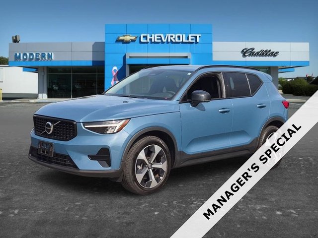 2024 Volvo XC40 Core Bright Theme