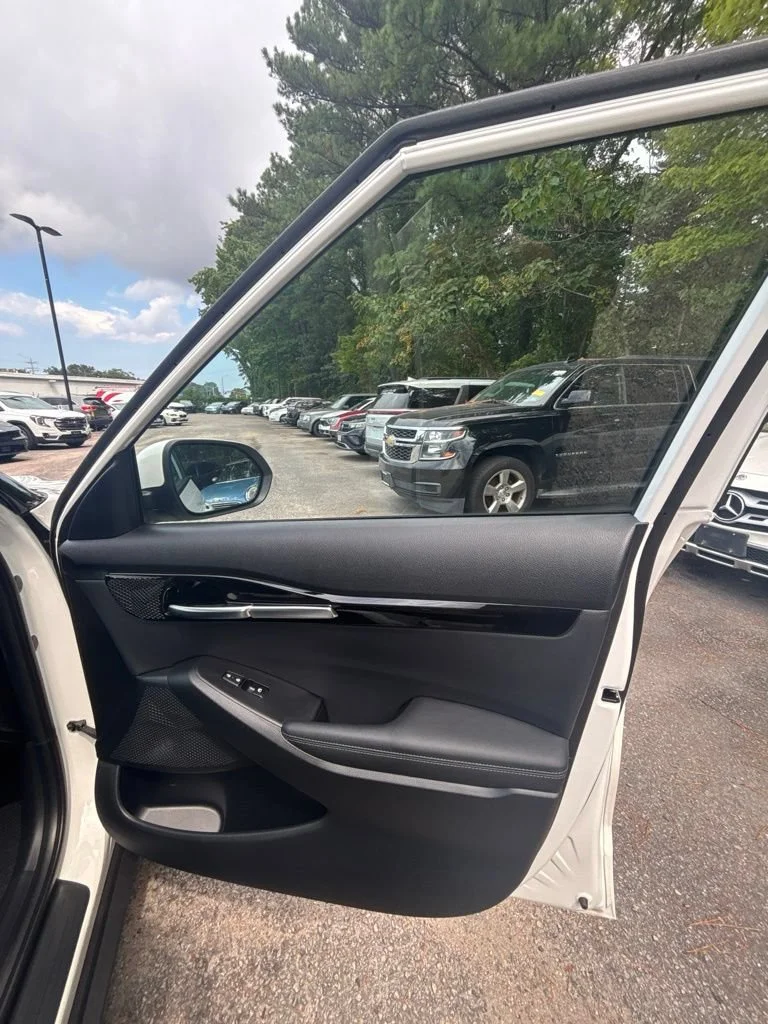 Used 2026 White Kia S image 23