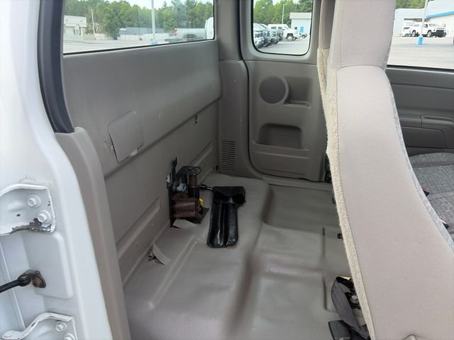 Used 2004 White GMC Fleet image 13