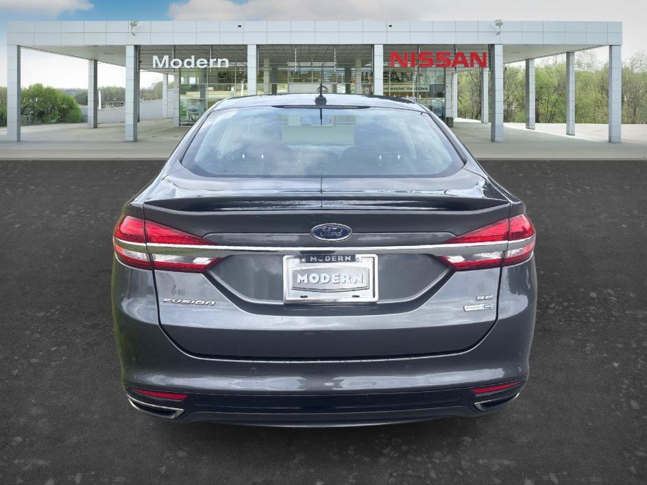 Used 2018 Magnetic Metallic Ford SE image 4