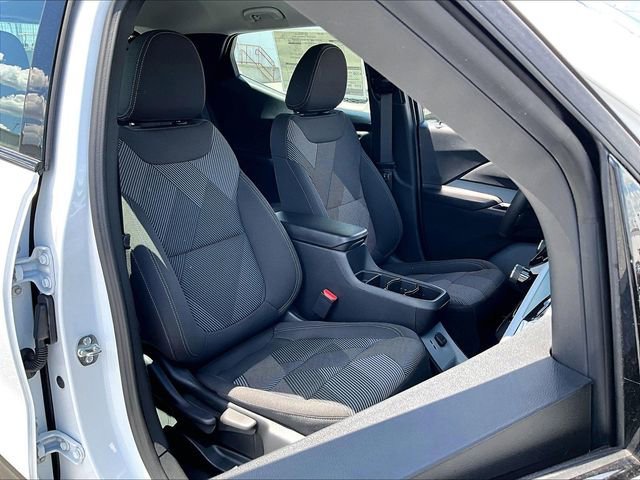 New 2027 Summit White Chevrolet LT image 30
