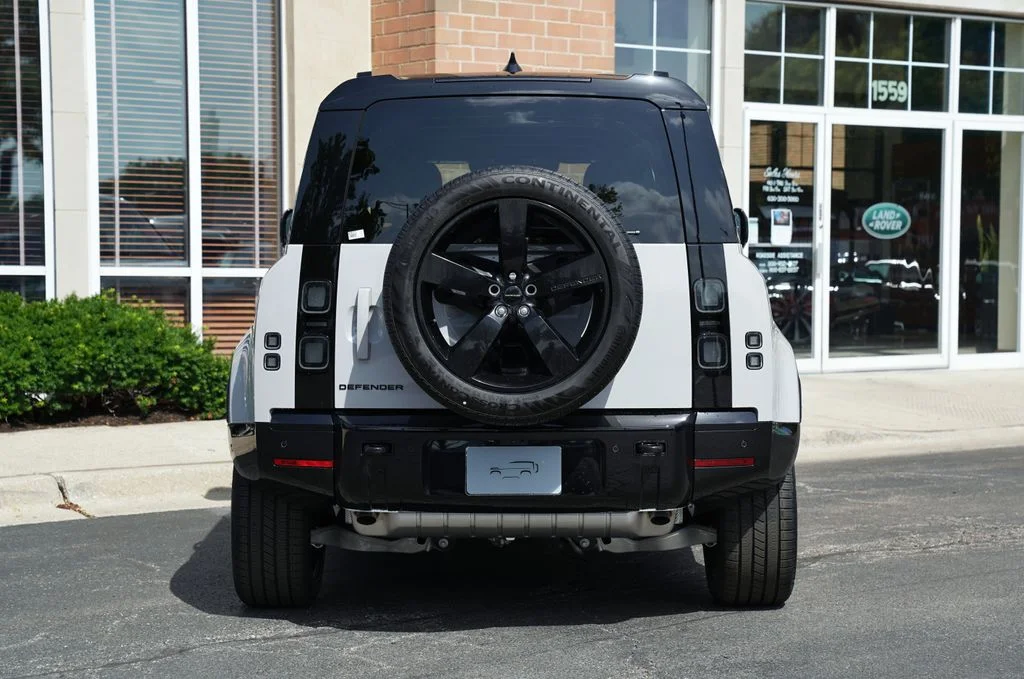 Used 2026 Gray Land Rover X-Dynamic SE image 5