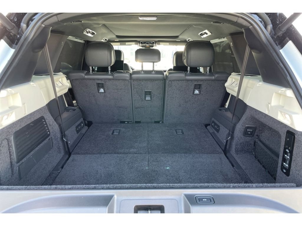 Used 2023 Fuji White Land Rover SE image 16