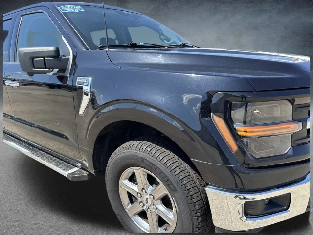 Used 2024 Black Ford XLT image 3