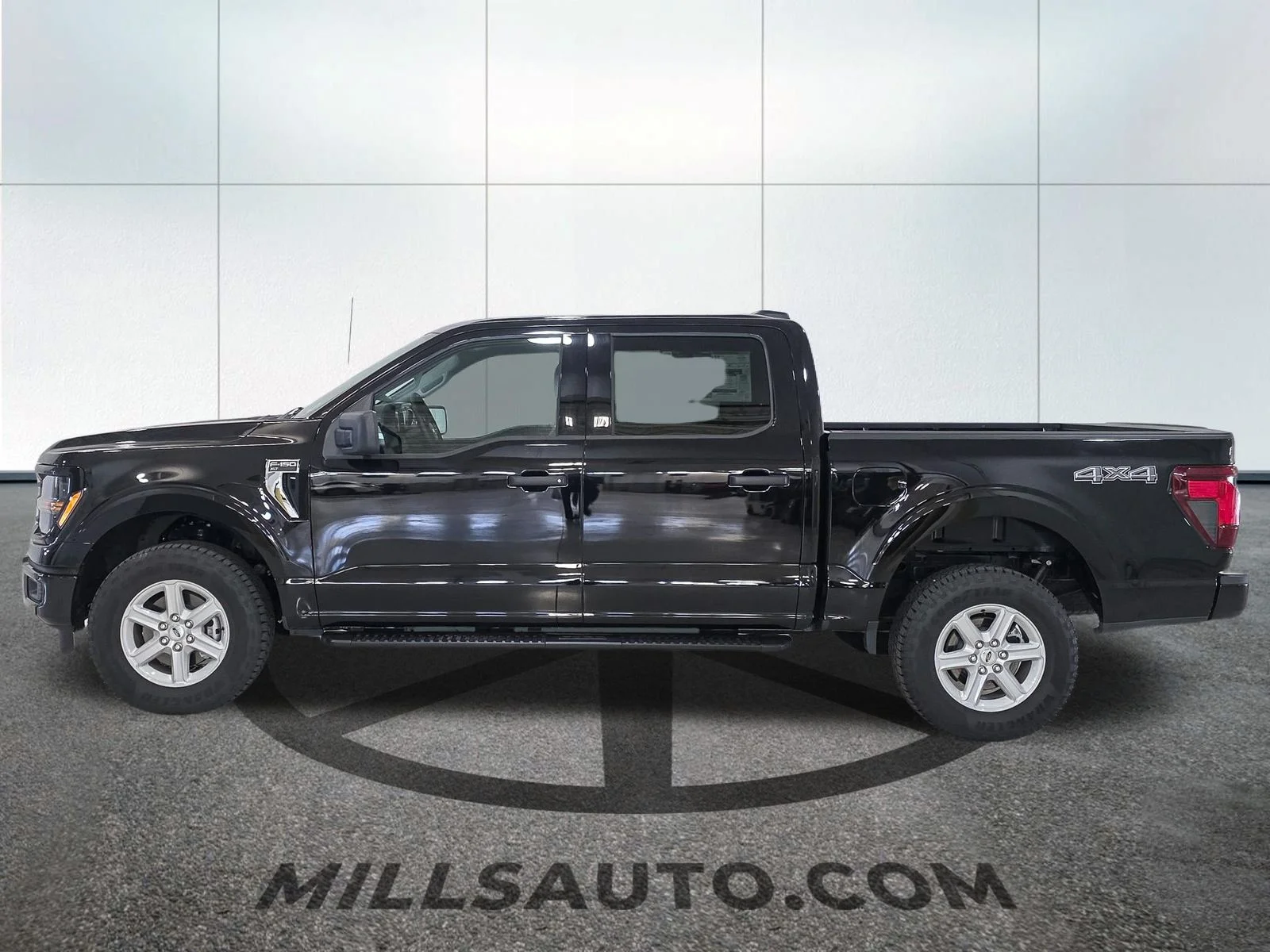 Used 2026 Agate Black Metallic Ford XLT image 3
