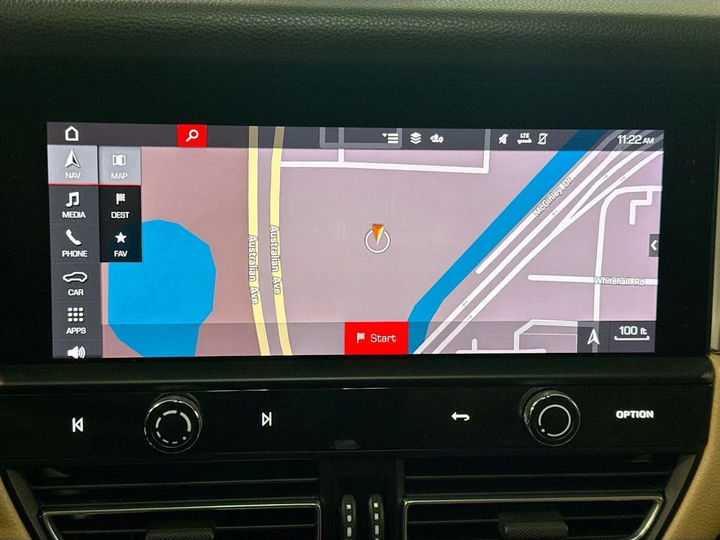Used 2022  Porsche Base image 14