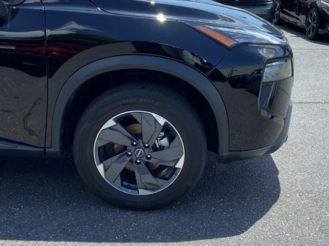 2025 Nissan Rogue SV - Photo 8