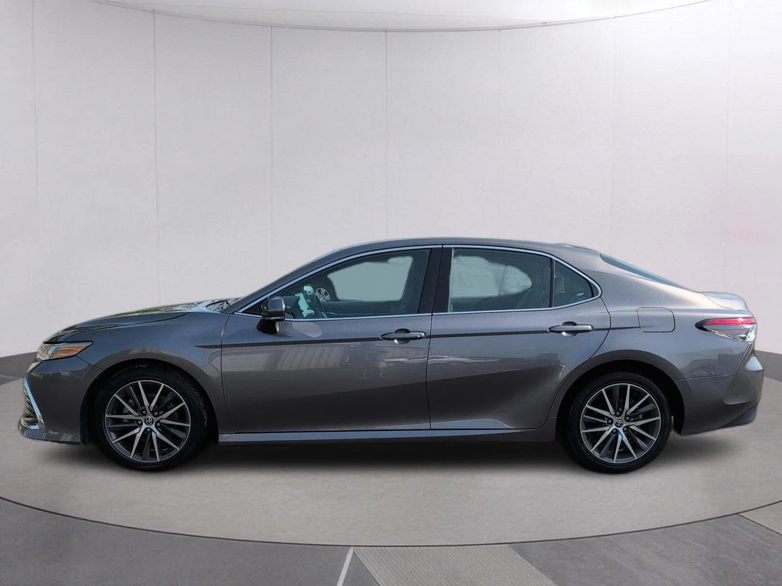 Used 2023 Predawn Gray Mica Toyota XLE image 2