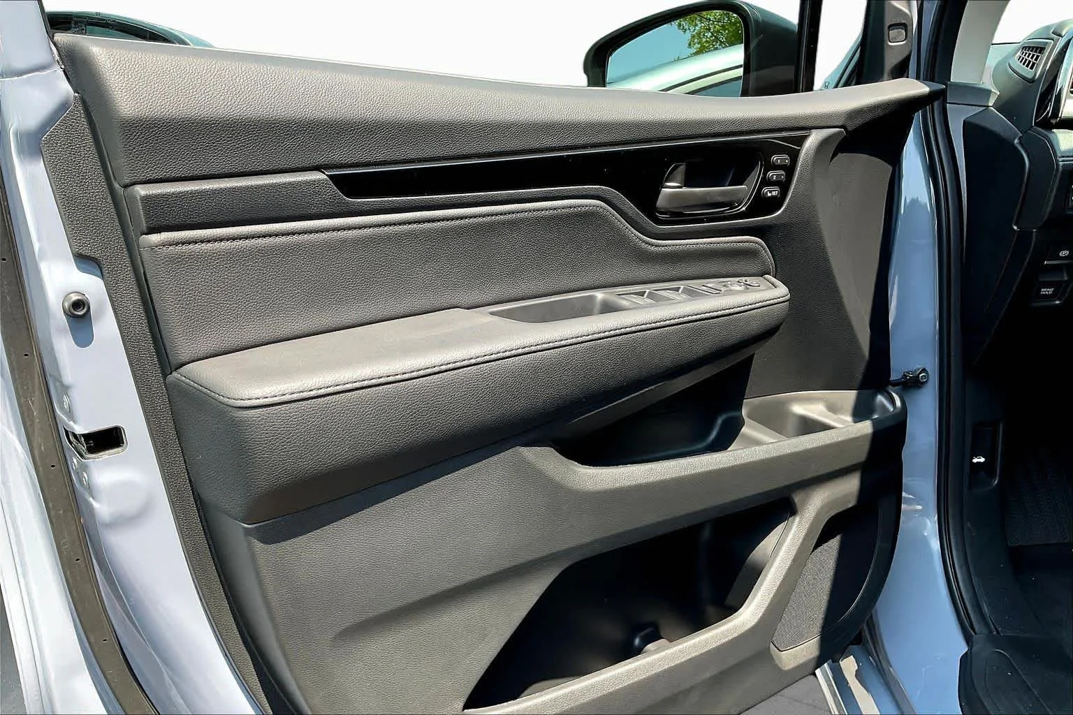 New 2026 Sonic Gray Pearl Honda Touring image 10