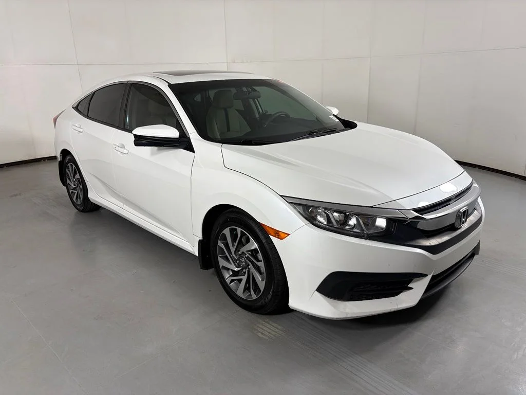 Used 2018  Honda EX image 2