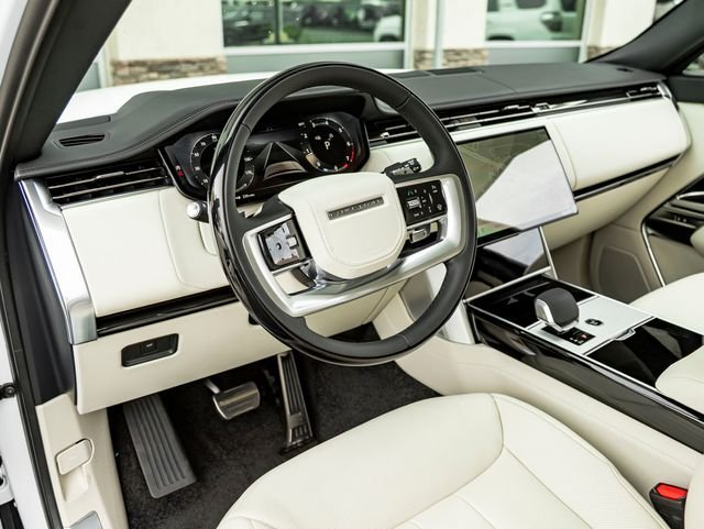 New 2026 Ostuni Pearl White LAND ROVER SE 7 Seats image 13
