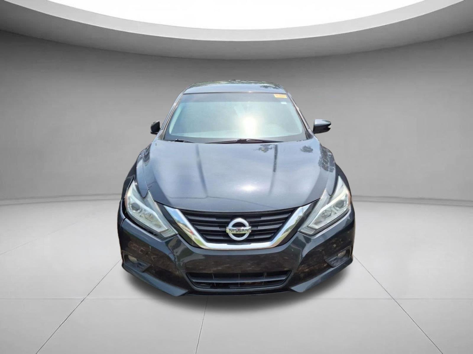 Used 2018 Storm Blue Nissan 2.5 SL image 2