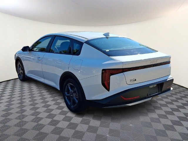 Used 2025 White Kia LXS image 5