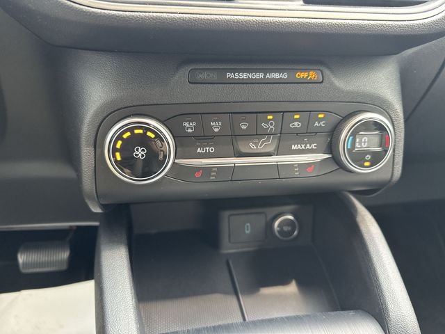 Used 2020 Gold Ford SE image 18