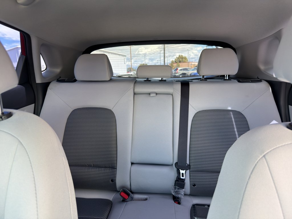 Used 2022 Pulse Red Hyundai SE image 9