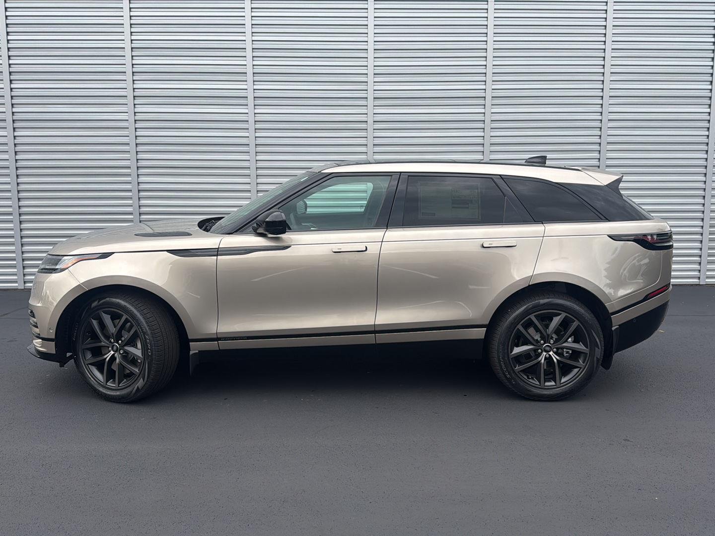 New 2026 Batumi Gold Land Rover Belgravia Edition image 2