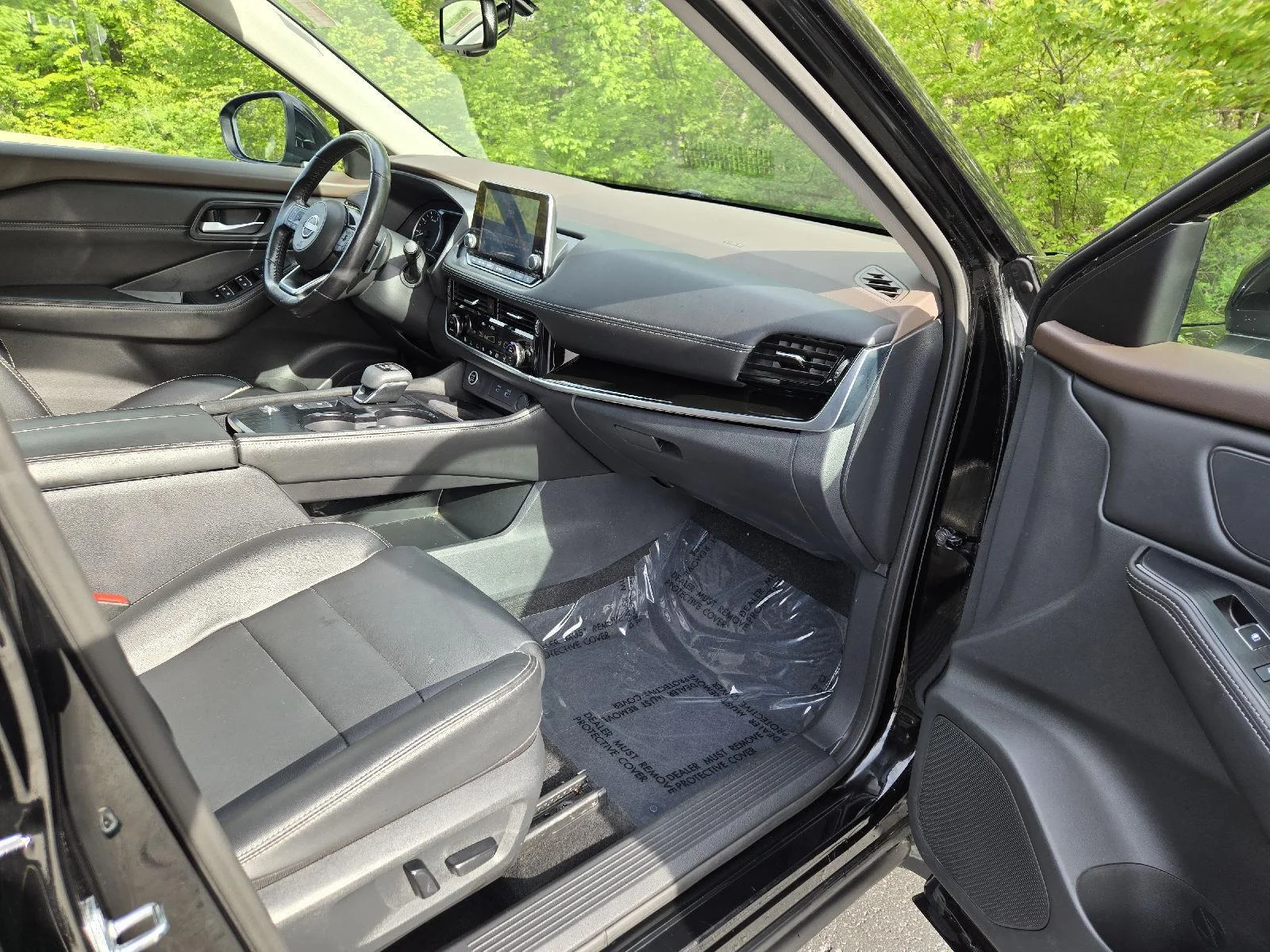 Used 2022 Super Black Nissan SL image 24