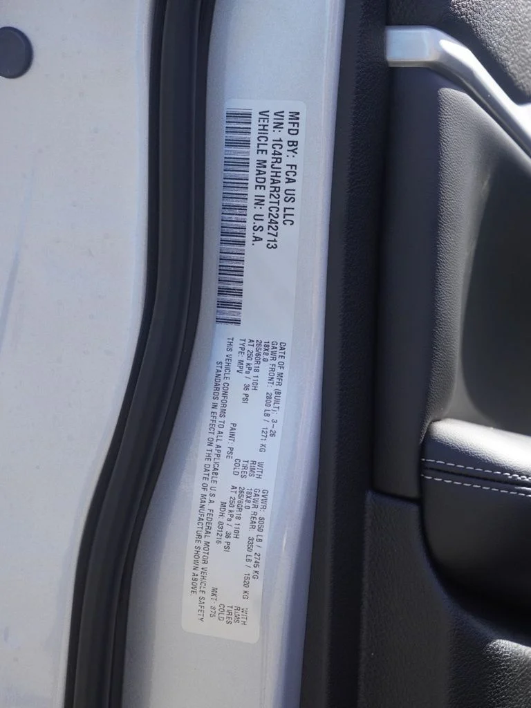 New 2026 Silver Zynith Exterior Paint Jeep Laredo Altitude image 31
