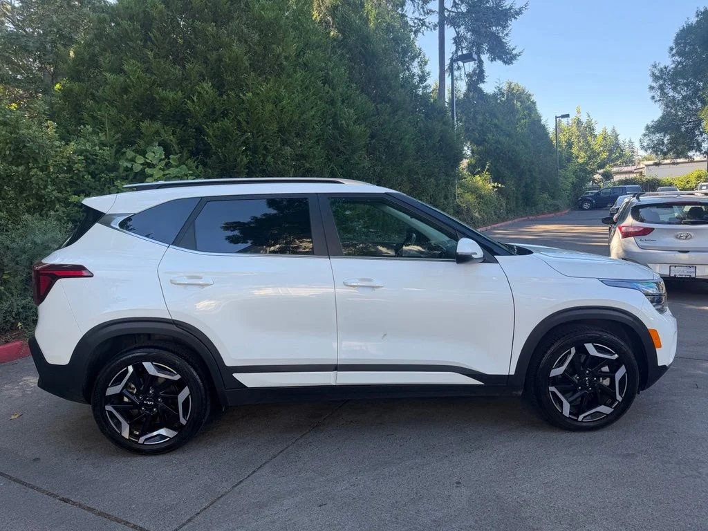 Used 2024 Snow White Pearl Kia SX image 2