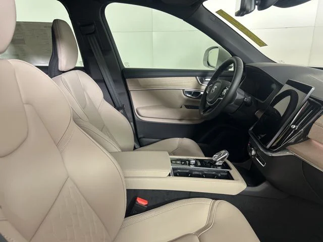 2025 Volvo XC90 Core - Photo 14