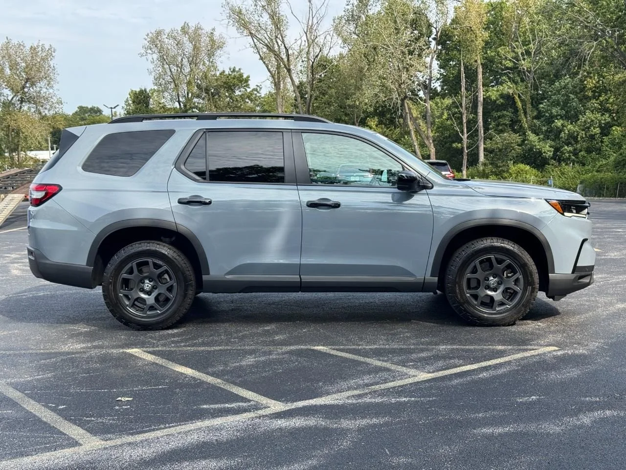 Certified Used 2025 Sonic Gray Pearl Honda TrailSport image 3