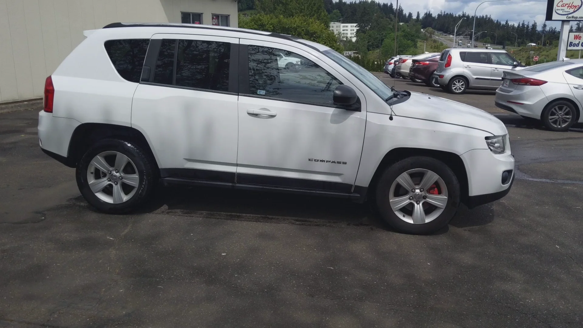 Used 2011 White Jeep LIMITED image 4