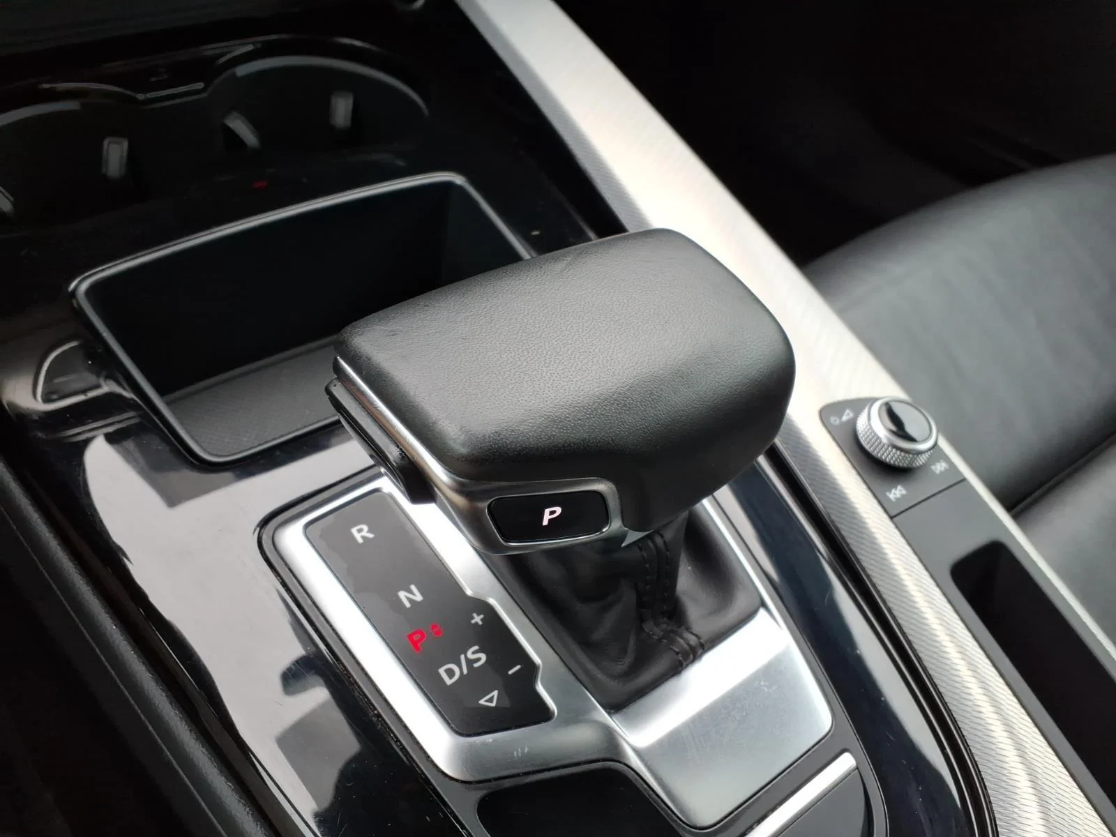 Used 2025  Audi S line Premium image 8