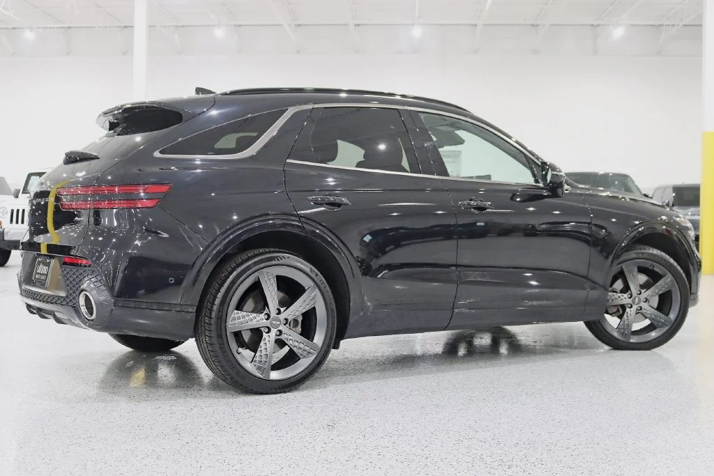 Used 2022 Black Genesis 2.5T image 9