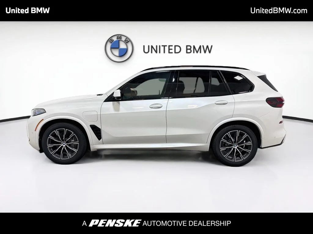 New 2026 Mineral White Metallic BMW xDrive50e image 8