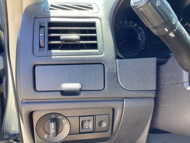 Used 2012 Blue Ford SE image 27