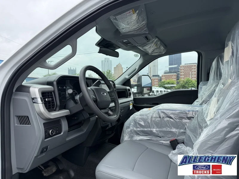 New 2025 Oxford White Ford XL image 18