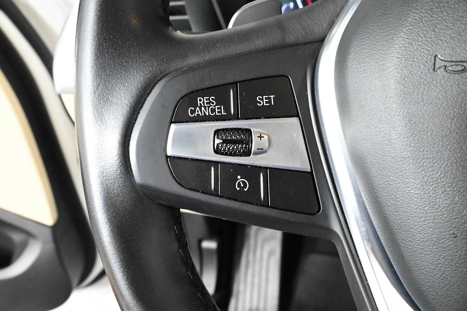 Used 2020 Mineral White Metallic BMW sDrive30i image 25